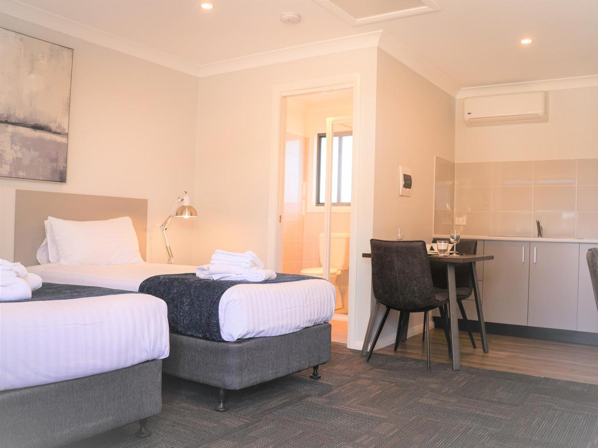 دوبو Eastend Studio Apartments المظهر الخارجي الصورة