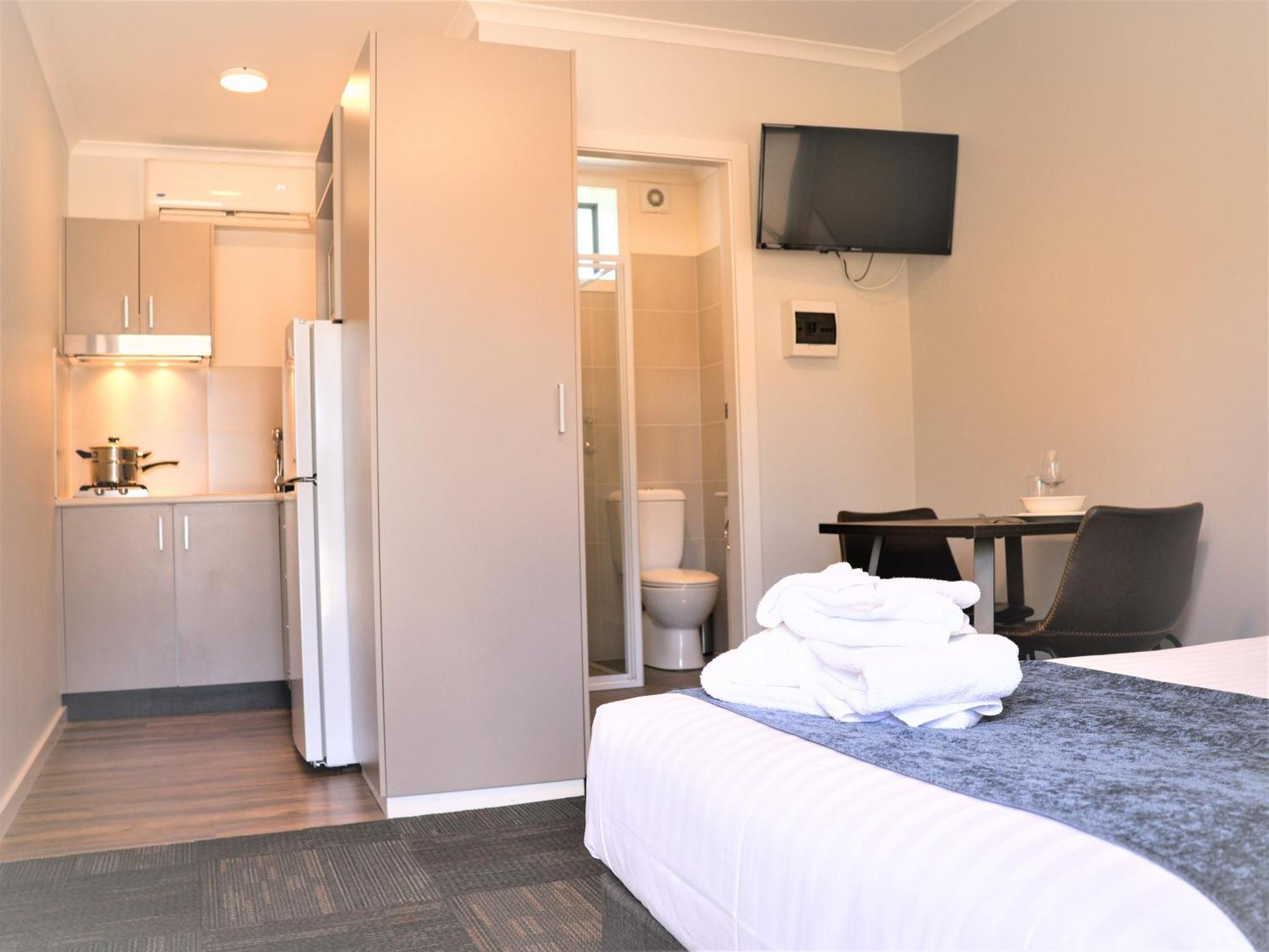 دوبو Eastend Studio Apartments المظهر الخارجي الصورة