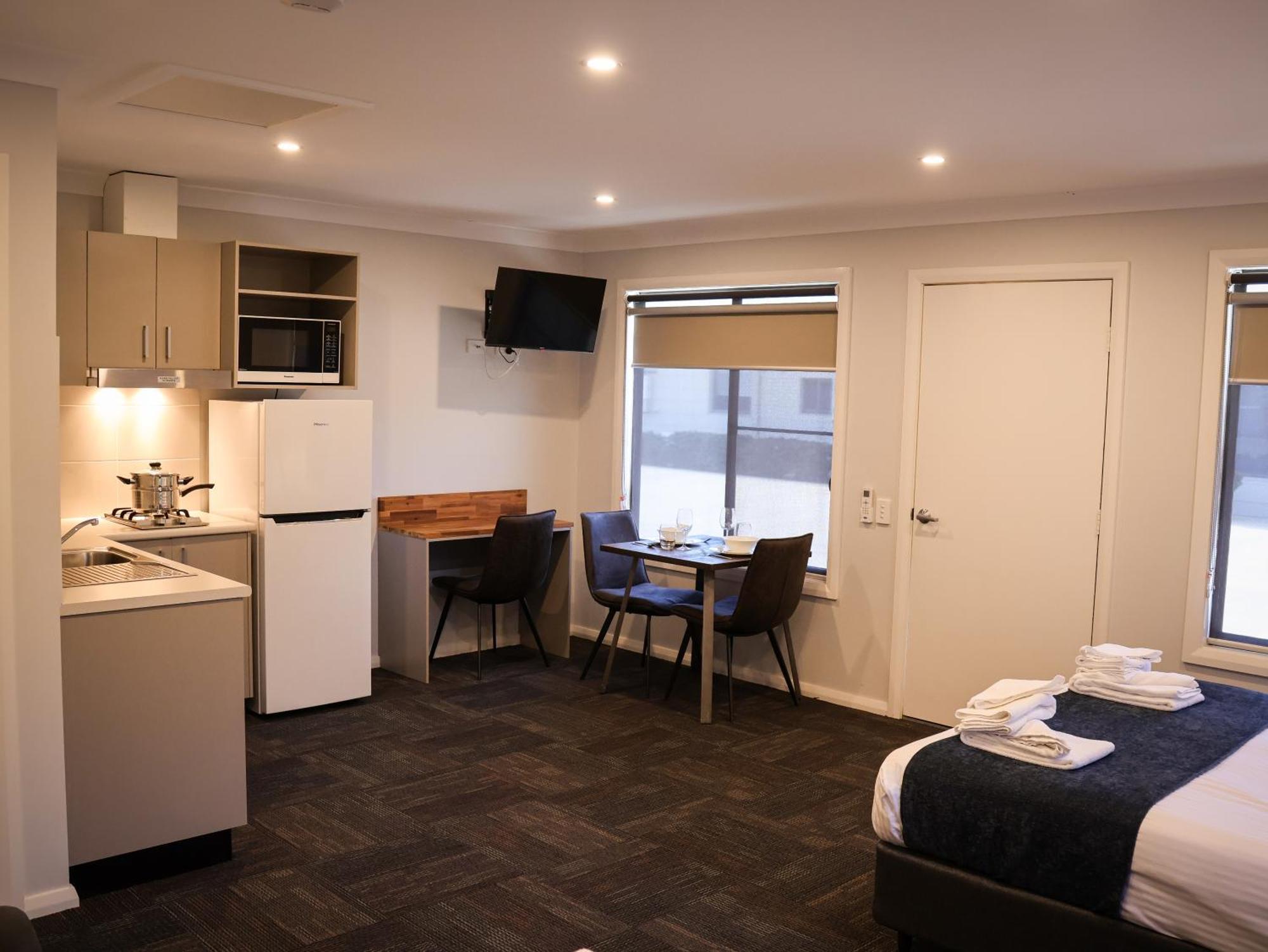 دوبو Eastend Studio Apartments المظهر الخارجي الصورة