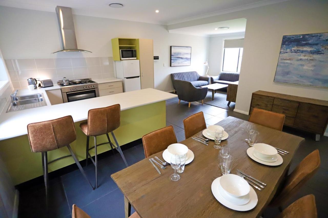 دوبو Eastend Studio Apartments المظهر الخارجي الصورة