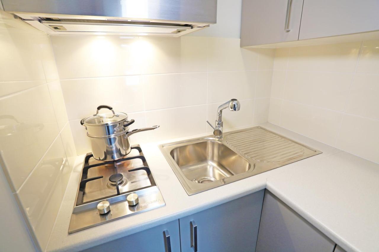 دوبو Eastend Studio Apartments المظهر الخارجي الصورة