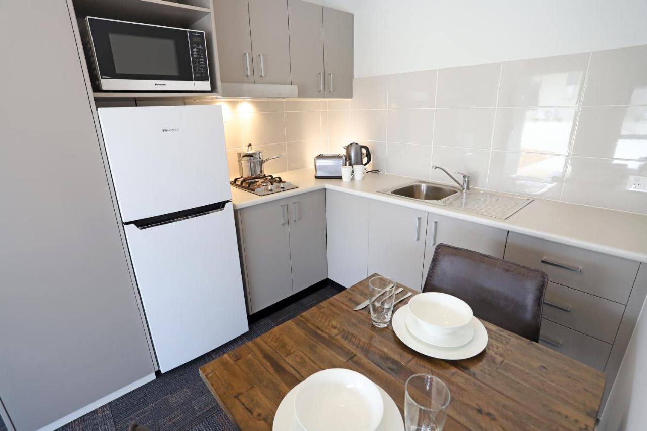 دوبو Eastend Studio Apartments المظهر الخارجي الصورة