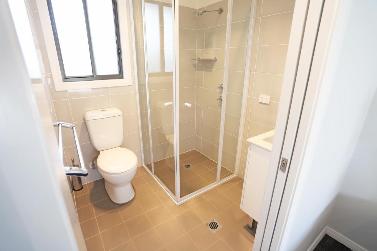 دوبو Eastend Studio Apartments المظهر الخارجي الصورة