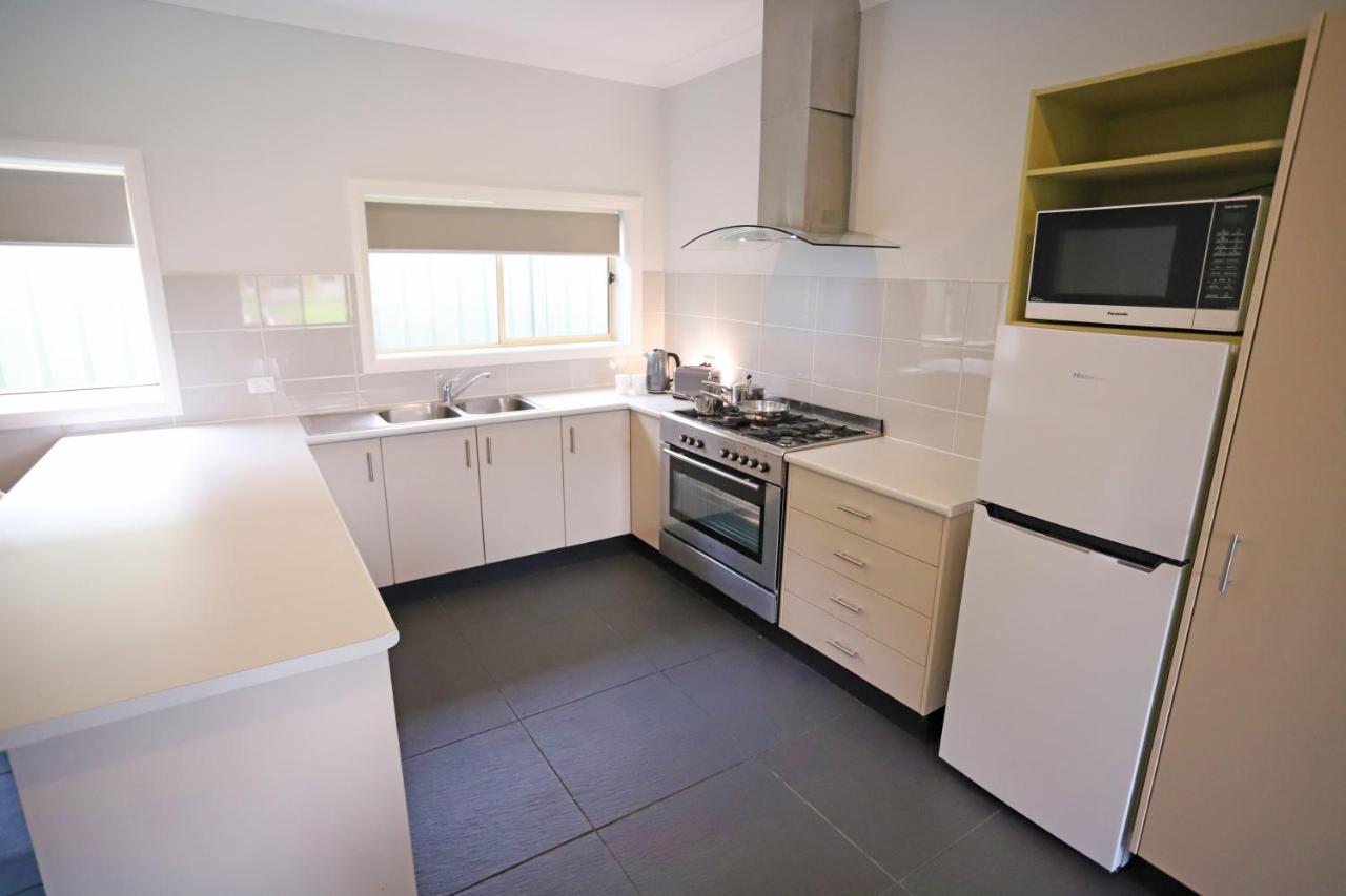دوبو Eastend Studio Apartments المظهر الخارجي الصورة