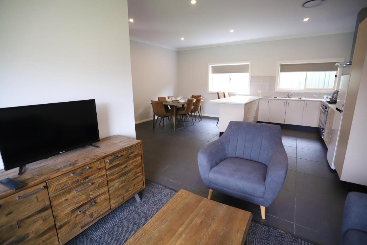 دوبو Eastend Studio Apartments المظهر الخارجي الصورة
