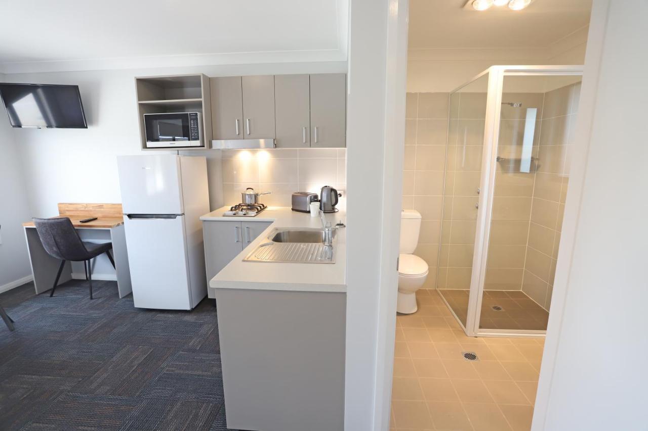 دوبو Eastend Studio Apartments المظهر الخارجي الصورة