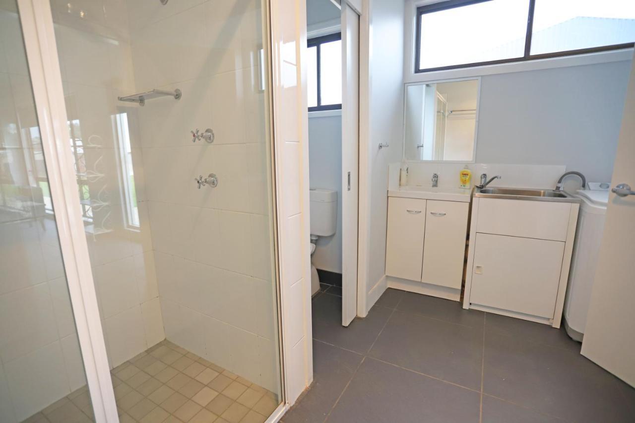 دوبو Eastend Studio Apartments المظهر الخارجي الصورة