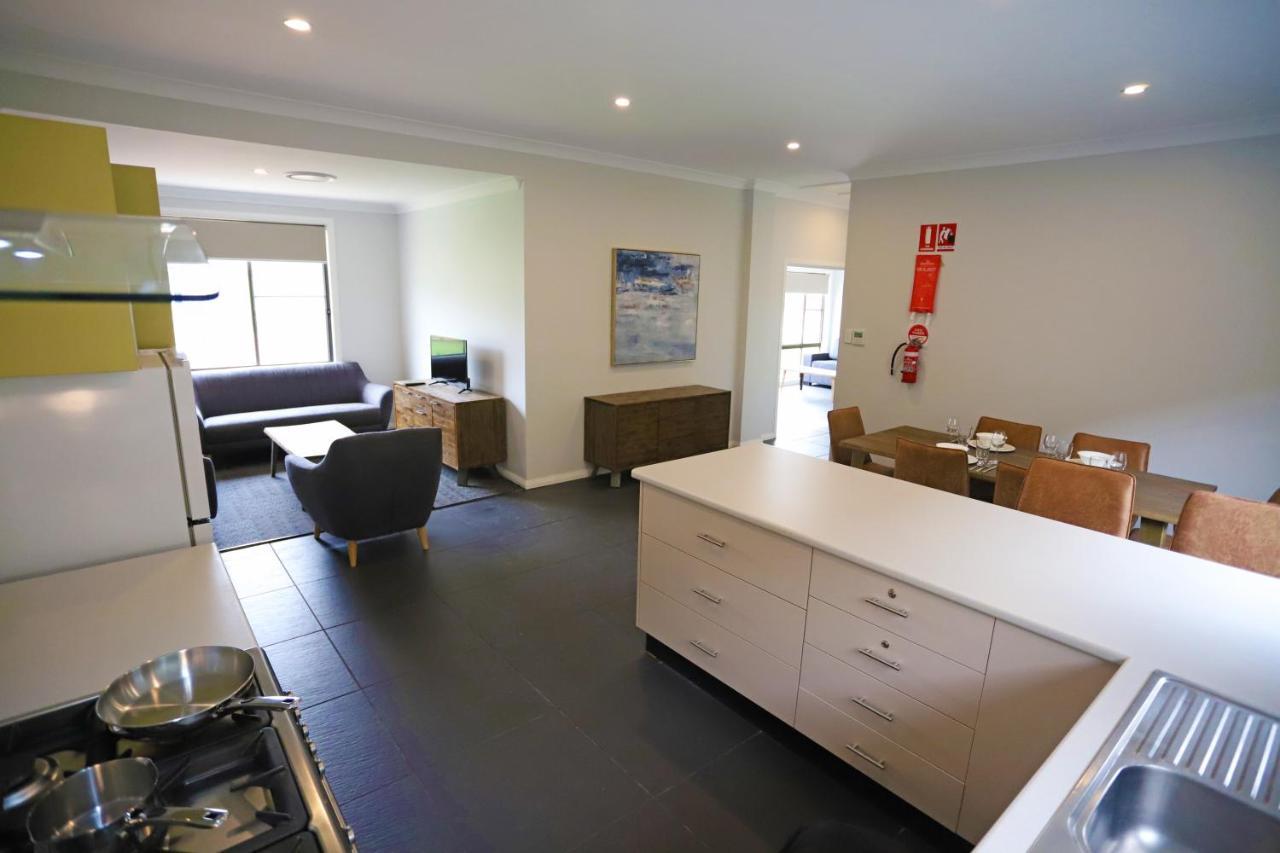 دوبو Eastend Studio Apartments المظهر الخارجي الصورة