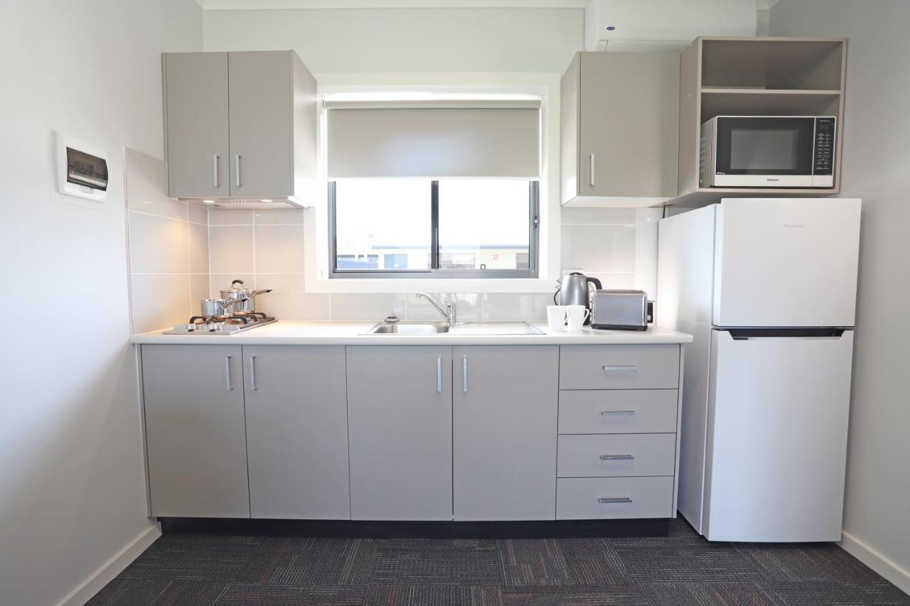 دوبو Eastend Studio Apartments المظهر الخارجي الصورة